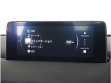 【純正マツダコネクトナビ】美しい地図画面と簡単操作が特徴です。手元のコマンダーで操作が可能なので入力や操作も便利ですね!各種車両設定や車両情報を確認することも可能です。