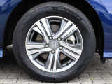 タイヤサイズは、205/60R16です。高品質でデザインにも優れている純正のハイブリッド専用アルミホイールが装備され、スポーティーな雰囲気を演出しています。