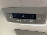 後席用のエアコン操作パネル