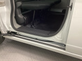 ホンダ車の低床ボディは乗りやすく、足元も広びろですよ。