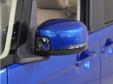 ◆ドアミラーウインカー◆ドアミラーにウインカーを装備しています。対向車に自身の進行方向を合図し安全に運転できます。