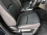 運転席シートリフター!ご自分の好きなシートポジションが取れるので運転が楽しくなりますし疲れにくいです。