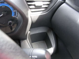 運転席右手前のカップホルダーです。助手席側にもあります。