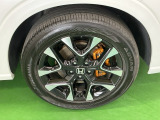 純正アルミホイールです。足元が引き立つので、車全体のイメージがアップしますよ!