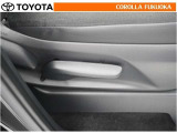 運転席シート上下アジャスター付き。ドライバーの背丈に合わせて調整できます。