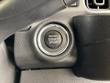 黒い丸いボタンを押して、エンジンスタートが可能なプッシュエンジンスタートシステムです!一度味わったらこの装備が必需品になってしまいます。