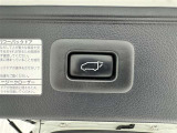 【パワーバックドア】ボタン一つでテールゲートが自動で開閉します。