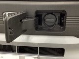 普通充電はフタを直接押し、急速充電は車内のボタンを操作して開け、あとは充電コネクターを差すだけで充電開始します。簡単な充電操作と、フタの開け方を変えることで差し間違いを防げる安心感。