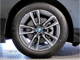 BMW純正アルミホイールです。納車時にはアルミホイールコーティングも承っております!是非ご検討下さいませ。