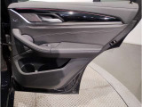 当社BMW認定中古車は全車保証付きでございます。また保証料金や整備費用はお見積書内の諸費用・税金に追加計上する事はございません。認定中古車保証付きのお支払総額でお見積りご依頼の上、他店とお比べください