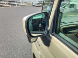 助手席側には左後方を確認できるミラーが設置されているため幅寄せや車庫入れも楽に行えます。