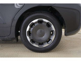 純正15インチスチールホイルでフルキャップです。タイヤサイズは185/65R15になります!
