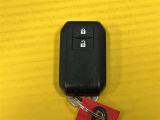 スマートキーはカバンやポケットから取り出すことなく、ドアのロックアンロックやエンジンの始動が出来ます!