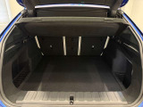 BMWではスペアタイヤが非搭載となるため、スペースは拡大されており、収納スペースとして利用可能。トランクの下にも収納スペースがあり、意外と役に立つスペースでございます。