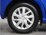 ◆純正ホイール装着車◆シンプルなデザインのホイールキャップ付きです。