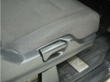 整備代金を車両本体価格に含んでおります。法定点検整備または定期点検を実施し、点検記録簿を発行致します。