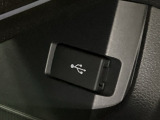 【USBポート】USBポートも装備されています♪スマートフォンのオーディオに連携も可能です。今や欠かせない装備の一つです!