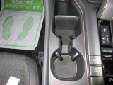いくつあっても邪魔にならないドリンクホルダー付いてます!!