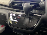 操作が簡単なシフトレバーですのでストレスなく運転が出来ますよ!