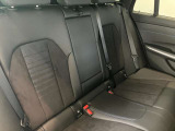 ご納車前に、リア3面にプライバシーフィルムの施行も可能です。荷物の盗難防止、UVカット等の効果があります。プロが選ぶ高耐久、高品質なフィルムは種類も豊富で仕上がりも非常に綺麗です。