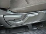 ◆シートハイトアジャスター◆運転席を上下に高さ調節ができます!運転ポジションを体格に合わせてシート調整できます。