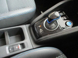 ■e-POWER専用ドライブシフト。ドライブ、バック、ニュートラルの3つだけの簡単操作!■電動パーキングブレーキはボタン操作のみで簡単です!