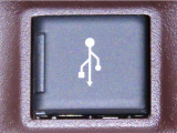 USB端子を装備しております。