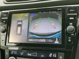 バックカメラ表示で、後退時の安全確認をサポートします。駐車や狭い場所での取り回しが、より楽になります。