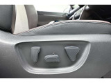 無段階でシートポジションの調整が可能です。運転しやすいベストポジションを見つけて、快適なドライブを楽しんでください。