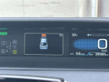 コーナーセンサーを車の前後に装備。障害物までの距離に応じて警告音を変えてお知らせ。縦列駐車時や駐車場・車庫などでの取り回しをサポートします。詳細は販売店スタッフまでおたずねください。