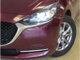 【パーキングセンサー】バンパーに付いたセンサーが障害物を検知。一定の距離に近づくとアラートで教えてくれます。狭い駐車スペースや車庫入れ時も安心です。