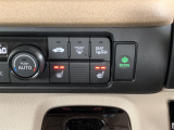 【シートヒーター(運転席・助手席)】シートを素早く温め、冬場でも快適にお使いいただけます。