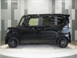 整備代金を車両本体価格に含んでおります。法定点検整備または定期点検を実施し、点検記録簿を発行致します。
