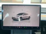 大型タッチスクリーンで車両の管理やナビゲーション、充電残量などを容易に把握することが可能です!