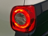 丸目で愛嬌のあるデザインのLEDリヤコンビネーションランプ(LEDストップランプ)が省電力・長寿命化を実現。