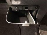 収納ボックスがついており便利に使用出来ます。
