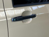 品質へのこだわり!フロアマットやシートなど車内をキレイに清掃し、ニオイや汚れなどを徹底的にクリーニングしてもらっております。室内はピカピカです☆
