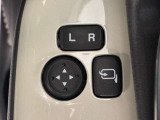 ドアミラーは、格納と角度調整共に電動です。運転席に座りながら最適な角度に調整でき、乗降時にはボタン一つで開閉ができ便利です。