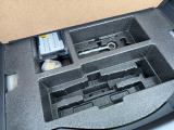 荷室下には、工具やパンク修理キットが収納されています。
