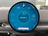 円形有機ELセンターディスプレイ、ミュージックサーバー、Bluetooth、ハンズフリーフォン付。