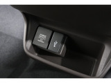 スマートフォンなどの音楽再生が可能なUSB接続ジャック装備車両です♪♪♪