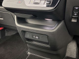 【グローブボックス】収納スペースも充実しております。
