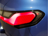 BMWの伝統の丸目4灯ヘッドライトでございます。LEDライトで視認性もよく明るく安全性の向上につながります。