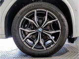 【BMWアロイホイル】軽量かつ強度に拘ったアロイホイル。走行性能ポテンシャルを引き出す設計。車の足元を引き締めてくれる大きなポイントはアロイホイルです。