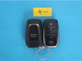 キーを取り出さずにドアを施錠&解錠。車の始動も可能です。
