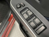 全席に電動パワーウインドウを装備。乗員それぞれが快適に操作できます。