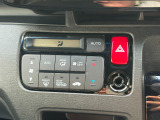 オートエアコンは温度を設定すれば自動で快適な状態をキープしてくれるので運転中の温度操作が減るので楽々ですね♪
