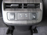 後席シートヒーター操作スイッチです。