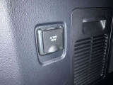 トランク内には100Vのコンセントがあります(1Aまで)。