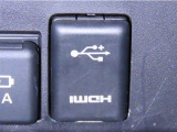 USB端子とHDMI端子を装備しております。